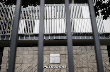 Libre el exdirector de Petrobras en caso de sobornos