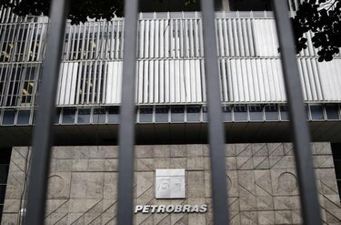 Libre el exdirector de Petrobras en caso de sobornos