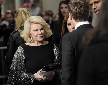 Joan Rivers permanece hospitalizada tras paro cardíaco