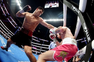 El mexicano Canelo Álvarez cae ante el ruso Bivol, el segundo púgil que lo derrota