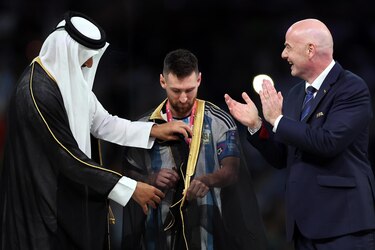 Un abogado de Omán ofrece un millón de dólares por la túnica de Messi en el Mundial