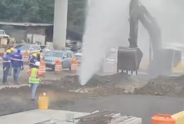 Tubería de agua resulta afectada por trabajos de la línea 1 del metro en Villa Zaita