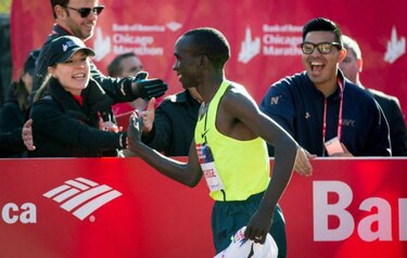 Keniano Felix Kandie gana el maratón de Praga con 2:08:32