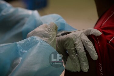 95% de los adultos mayores de casas hogares recibió su vacuna 