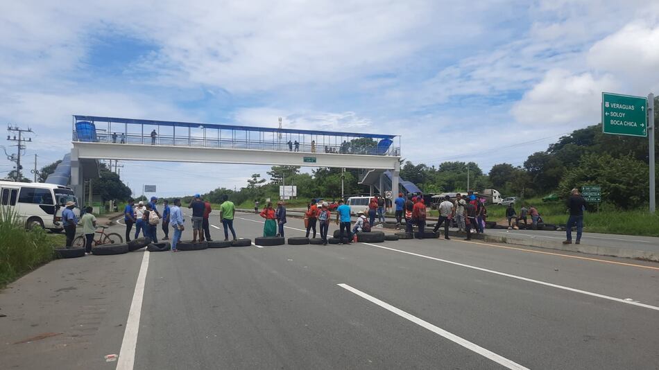 Manifestantes bloquean puntos de la vía Interamericana en Chiriquí; residentes de San Félix se quedan sin provisiones