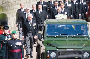 La reina Isabel despidió a su esposo en sobria ceremonia