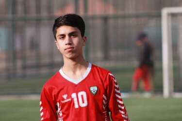 Fallece un joven futbolista afgano al tratar de huir del país en avión