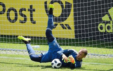 Neuer juega sin problemas en un partido de preparación