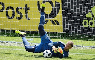 Neuer juega sin problemas en un partido de preparación