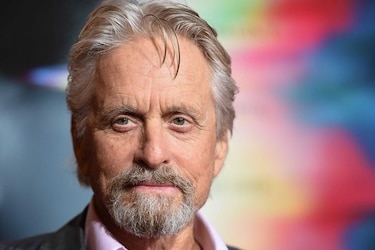 Exempleada acusa a Michael Douglas de acoso y masturbarse en su presencia