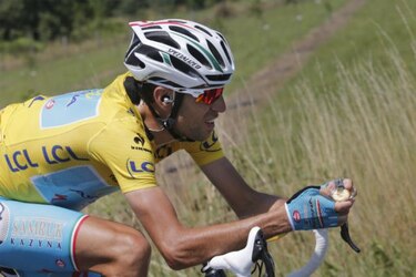 Nibali gana primera etapa de alta montaña y consolida el liderato