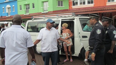 Transportistas de turismo cierran puerto de cruceros en Colón