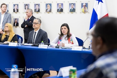 Mesa del Salario Mínimo analiza situación de Mipymes y el mercado laboral en Panamá