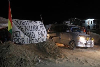 Seguidores de Evo Morales toman una pausa en sus protestas 