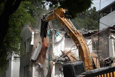 La ciudad de Cali comienza a demoler edificios afectados por el terremoto