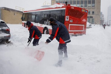 Tormenta invernal azota el este de Estados Unidos y Canadá y trastorna los viajes