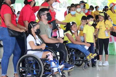 Realizan feria en el parque Omar para crear conciencia sobre la espina bífida 