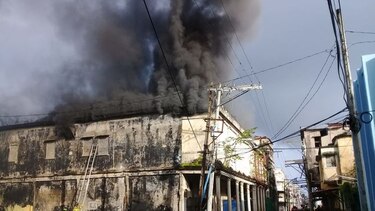 Se incendia viejo caserón en la provincia de Colón