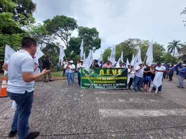 Docentes no descartan acciones de fuerza; mañana se reunirán nuevamente con el Meduca 