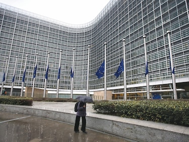 UE sopesa medidas tributarias para reducir emisiones de CO2