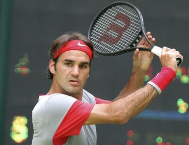 Federer y Falla avanzan a semifinales de Halle