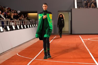 Un Louis Vuitton introspectivo cierra la Semana de la Moda parisina
