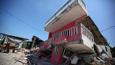 Cifra de muertos por terremoto en el Ecuador sube a 480