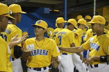 Herrera pinta de blanco a Coclé y toma ventaja en la serie final