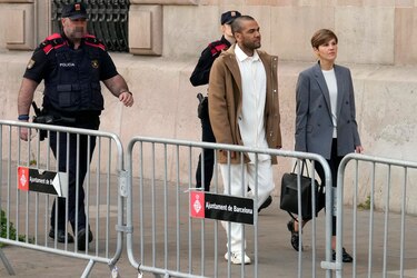 Dani Alves comparece por primera vez en los juzgados tras salir en libertad bajo fianza
