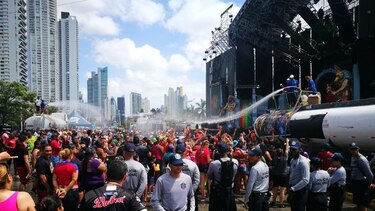 Domingo de Carnaval en la cinta costera