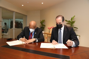 Panamá firma préstamo por $60 millones con el BID