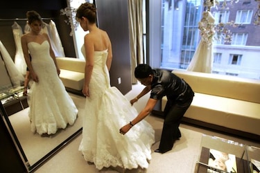 Muere diseñador español de la firma Pronovias