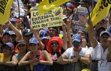 Miles de venezolanos marchan por Caracas en apoyo a Capriles