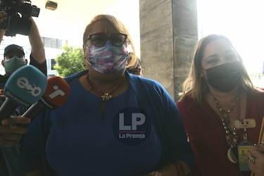 La fiscalía entrevista a Itzel de Hewitt,  como parte de la investigación por la vacunación clandestina en Coco del Mar