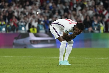 ‘No me disculparé jamás por ser quien soy’, dice el delantero inglés Rashford tras ataques racistas