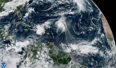 La tormenta Humberto se fortalece en el Atlántico mientras el huracán Gabrielle decrece