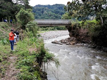 Ordenan el cierre del puente sobre el río Chiriquí Viejo