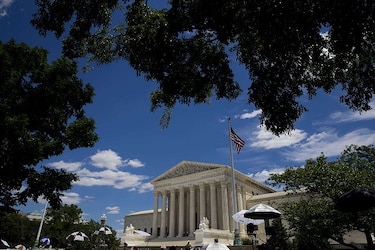 Jefe de Senado organizará votación si Trump nombra a sucesor de Ginsburg