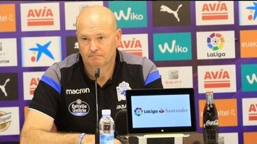 Deportivo de La Coruña destituye a su entrenador