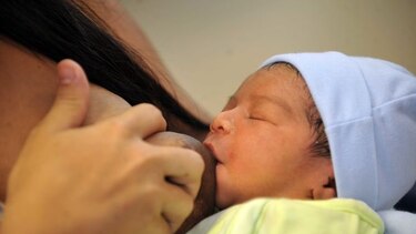 Unicef urge a las madres a lactar inmediatamente a los bebés al nacer