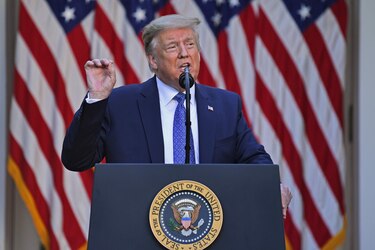 Trump amenaza con desplegar el ejército si continúan los disturbios en EU