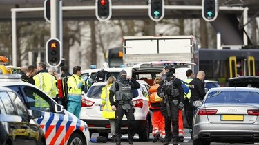 Policía de Holanda busca al autor de la balacera; confirman un muerto