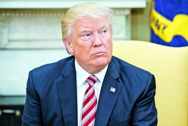 Trump planteará recortes en ayudas a la salud por 800 mil millones de dólares