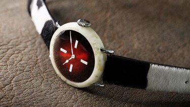 Un relojero suizo crea un reloj de queso