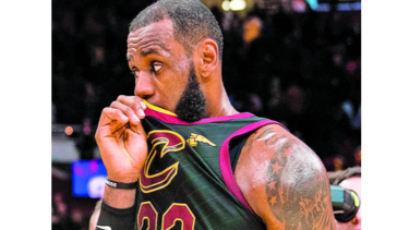 LeBron sigue sumando puntos en la NBA