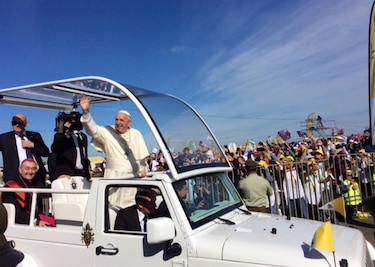 Papa Francisco denuncia violencia indígena en simbólica misa en Chile