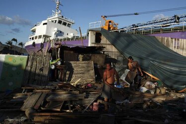 Elevan a más de 3 mil 600 los muertos por el tifón en Filipinas