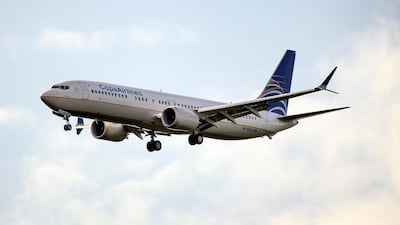 Detienen a pasajero que intentaba abrir la puerta de un avión de Copa en la fase de aterrizaje