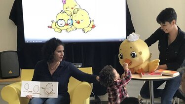 Mamás hispanas en Estados Unidos publican libros para niños en español