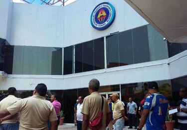 Transportistas protestan en oficinas de la ATTT
